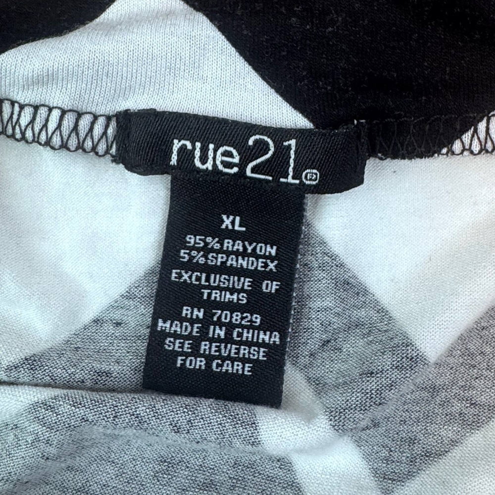 Rue21 | Black & White Chevron Maxi Skirt | Size XL - Picture 8 of 9